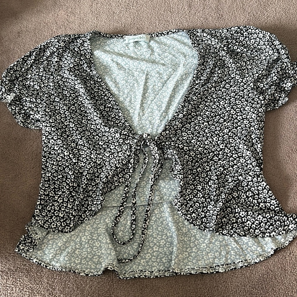 Juniper Blu cardigan flowers